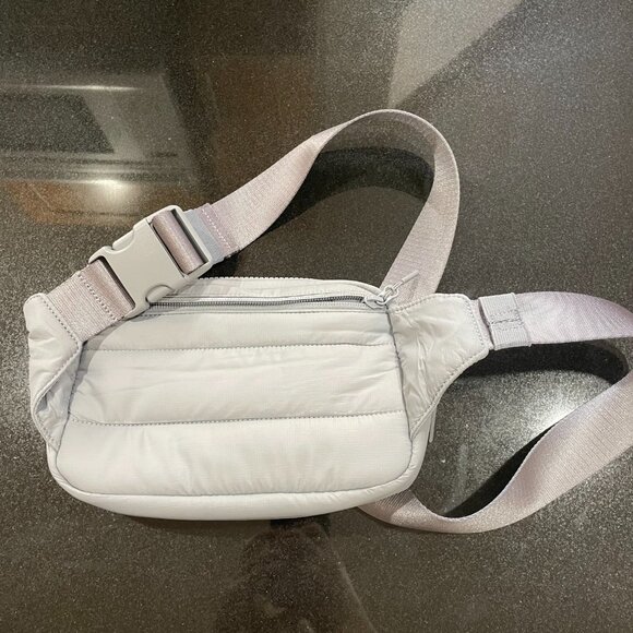 Lululemon Everywhere Belt Bag Wunder Puff in Gray - Picture 4 of 5
